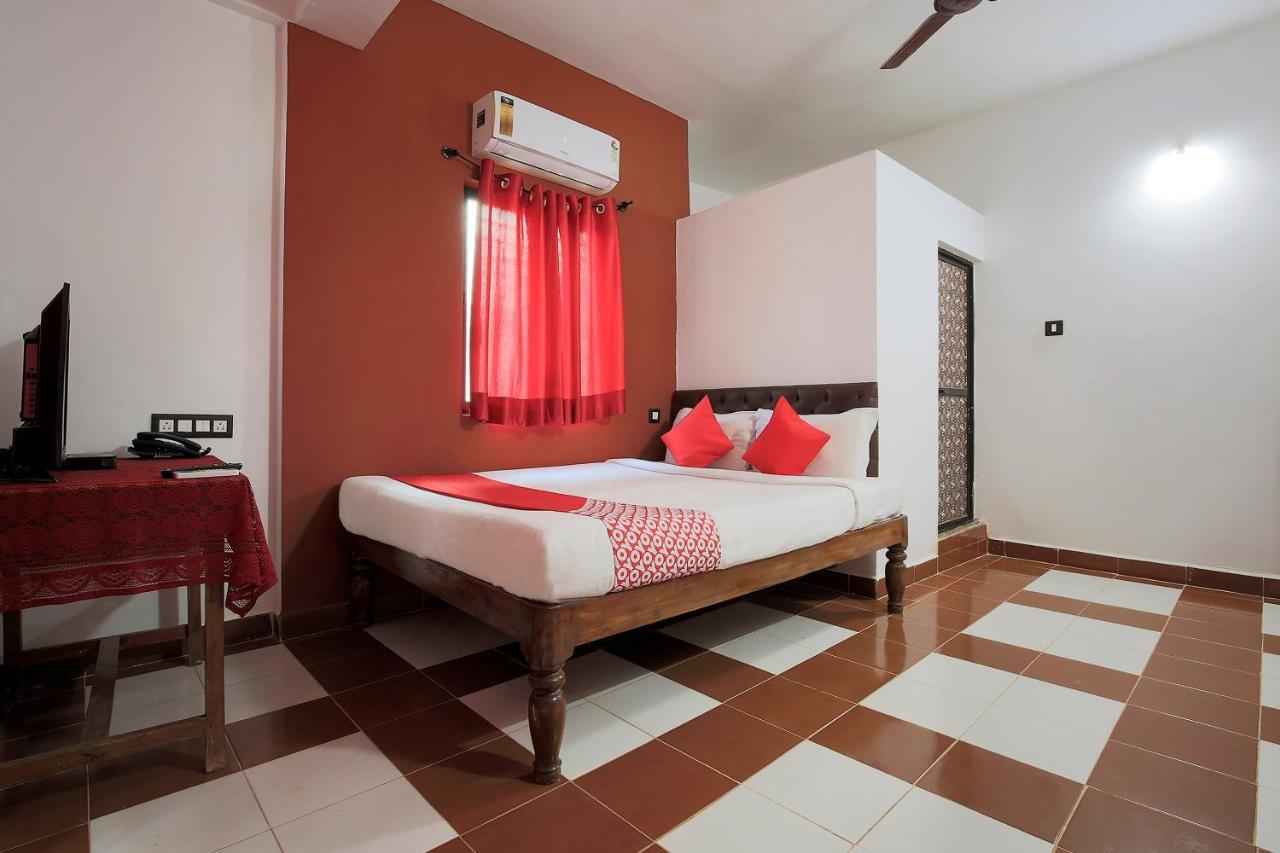 Braganza Guest House Baga Bagian luar foto